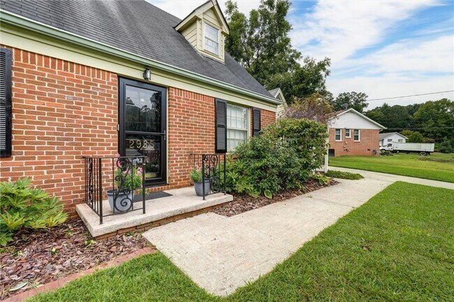 Building Photo - 2955 Delcourt Dr