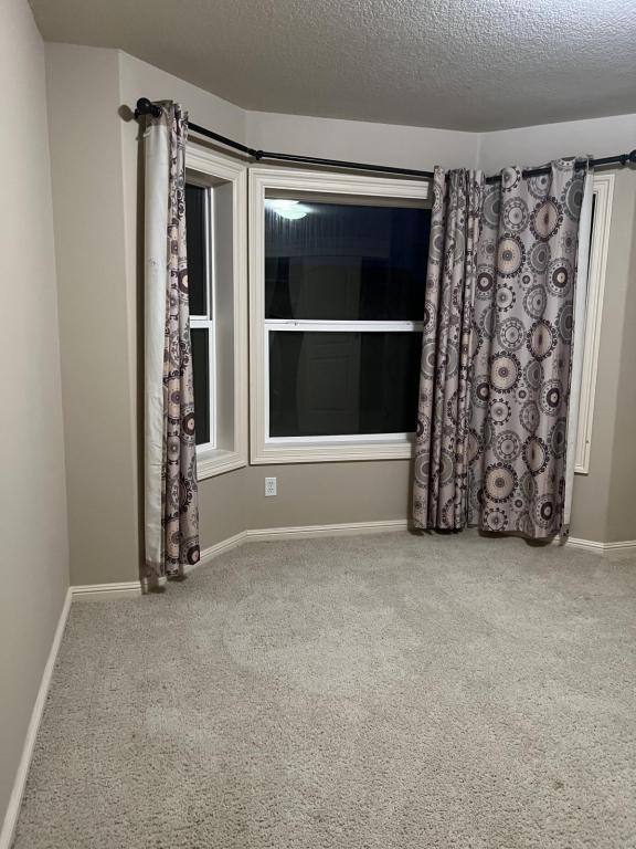 Building Photo - 15715 SE Bybee Dr