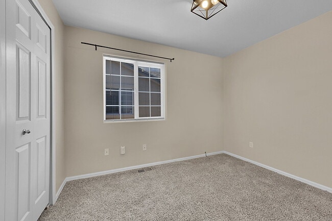 Building Photo - $2,100.00, 4 bed, 3 bath, located in Color...
