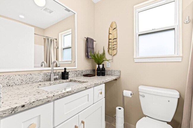 Building Photo - 18355 Mesle St