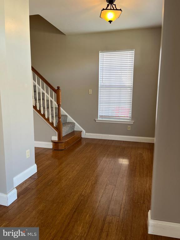 Building Photo - 3650 Rolling Hills Dr