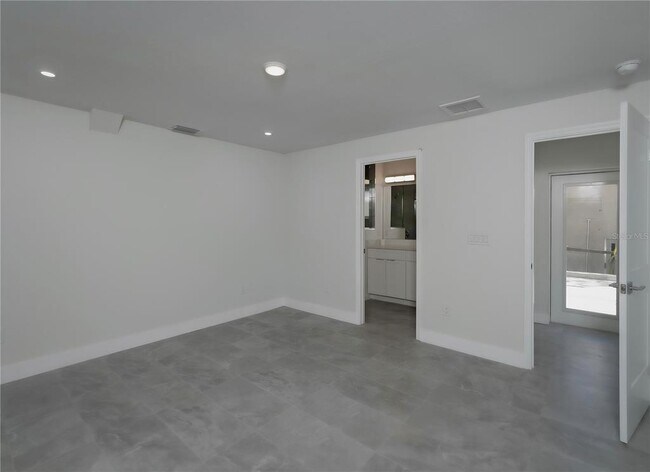 Building Photo - 310 Hibiscus St