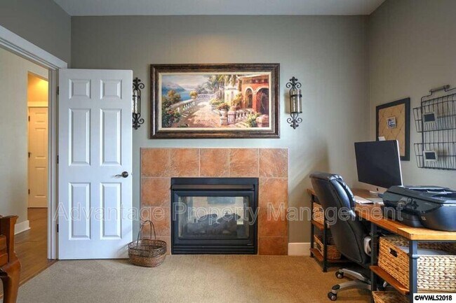 Building Photo - 3525 SE Shoreline Dr