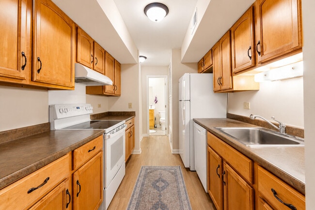 Building Photo - 530 Shorely Dr