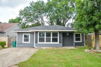 Building Photo - 2109 Pomona Dr