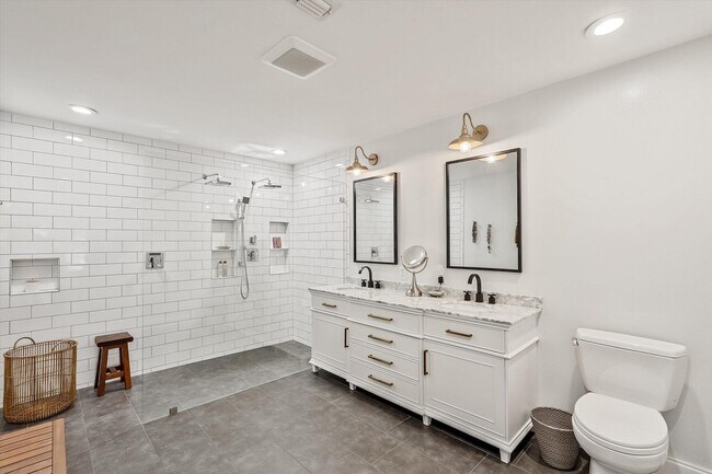 Building Photo - 2622 Country Golf Dr