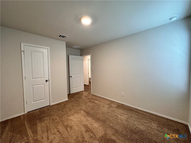 Building Photo - 101 Calgary Ln