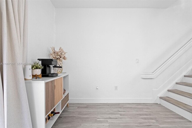 Building Photo - 5725 NW 114th Path