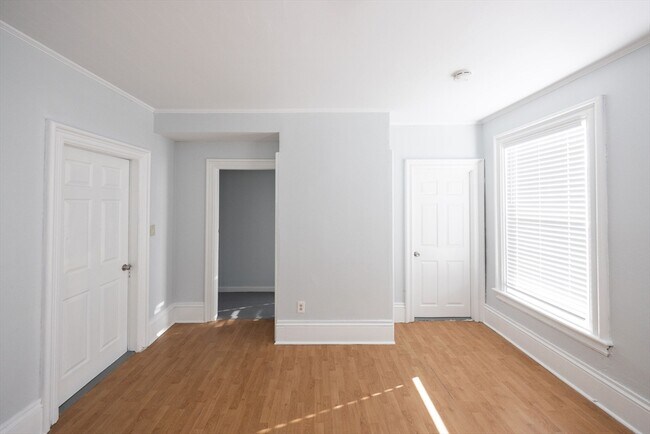 Building Photo - 10 Sycamore St