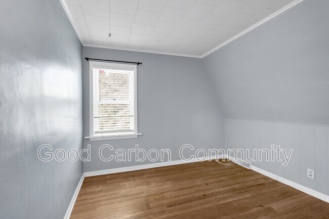 Building Photo - 4470 Seneca St