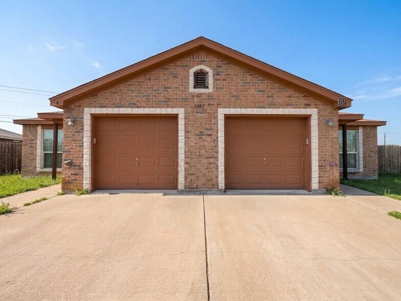 Building Photo - 1537 Justin Lp