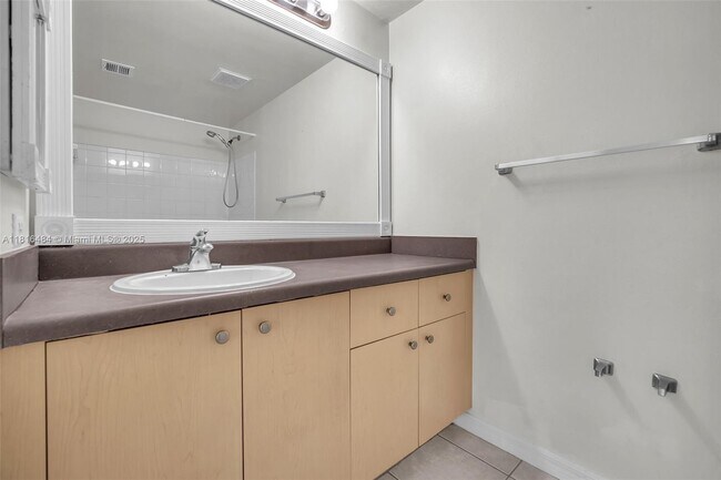 Building Photo - 2474 Centergate Dr
