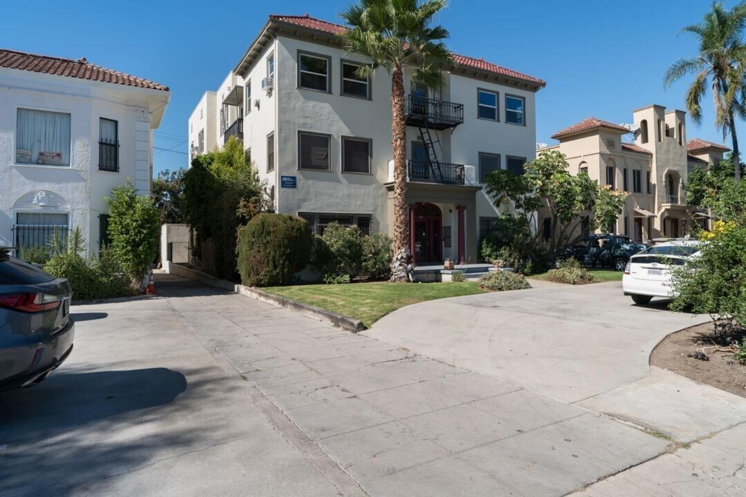 Building Photo - 241 S New Hampshire Ave