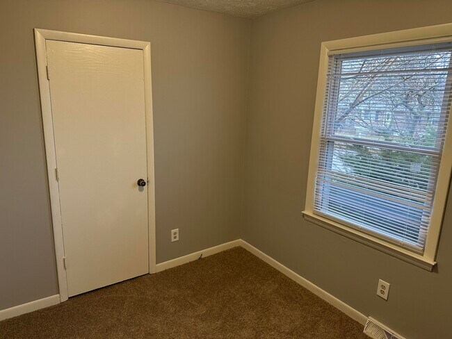 Building Photo - 1186 Merewood Dr