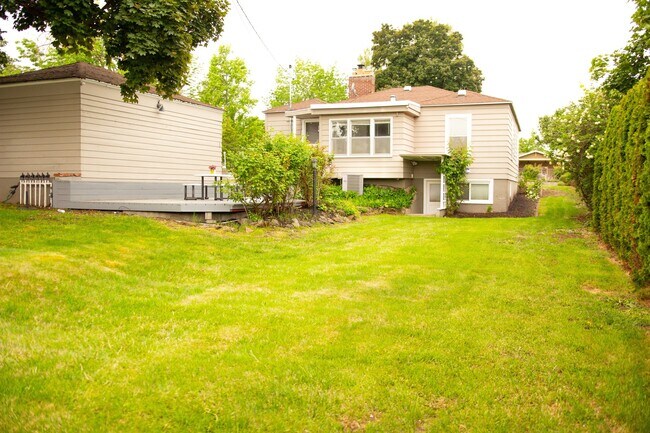 Building Photo - Beautiful Home Near Franklin Park
