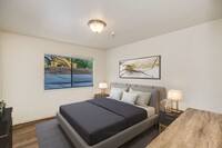 Building Photo - Private Bedroom in Renovated Co-Living Com...