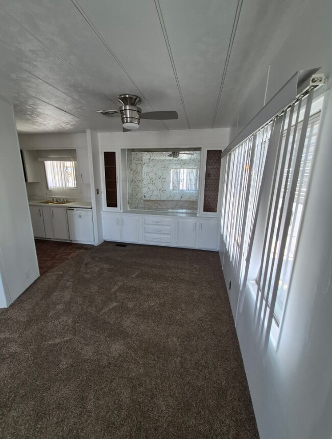 Building Photo - 3601 E Wyoming Ave