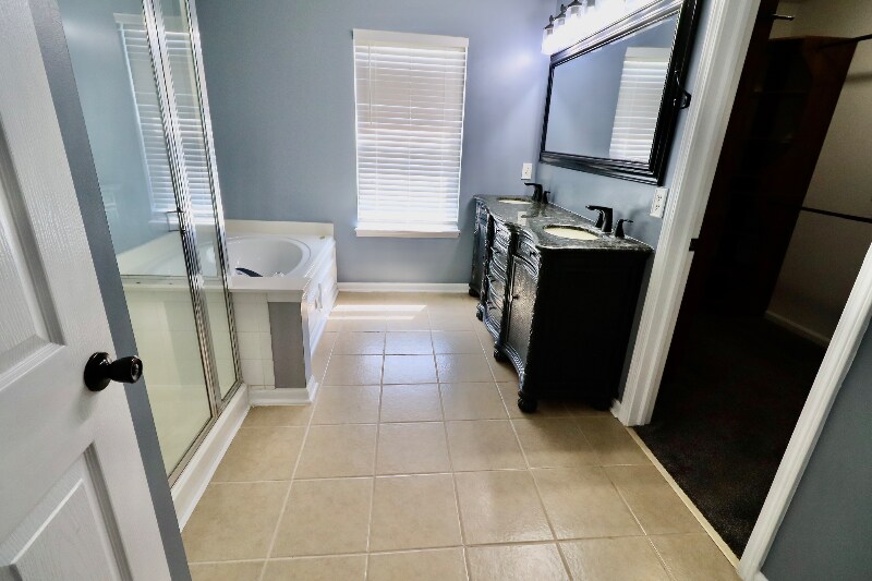 Building Photo - 12115 Flagstone Dr