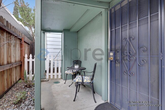 Building Photo - 517 13th St
