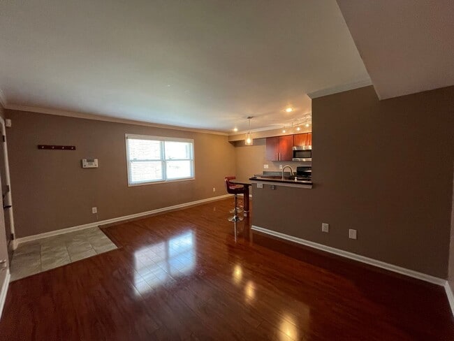 Building Photo - COMING IN AUGUST! Attractive Condo, Lots o...