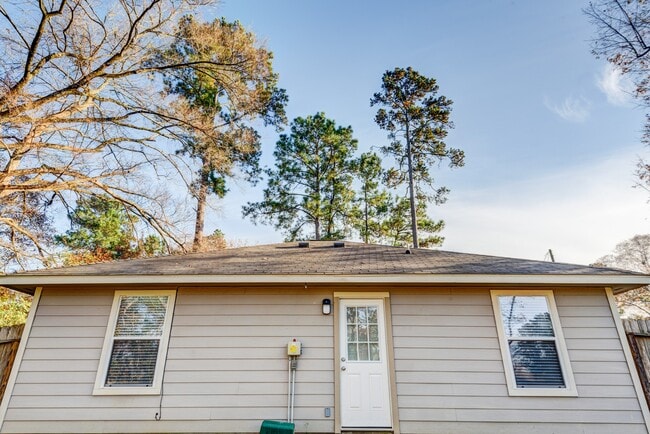 Building Photo - 10559 Royal Andrews Dr