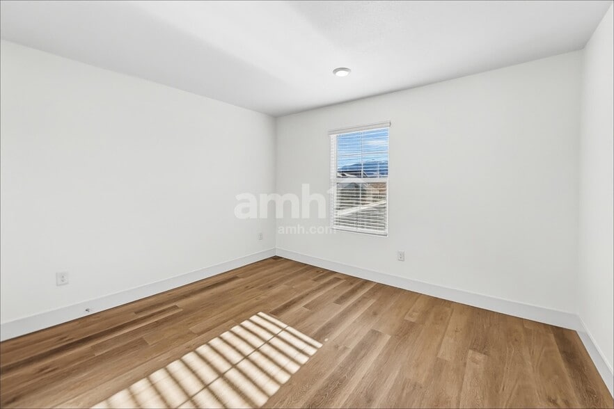 Building Photo - 9498 Aldersyde Dr