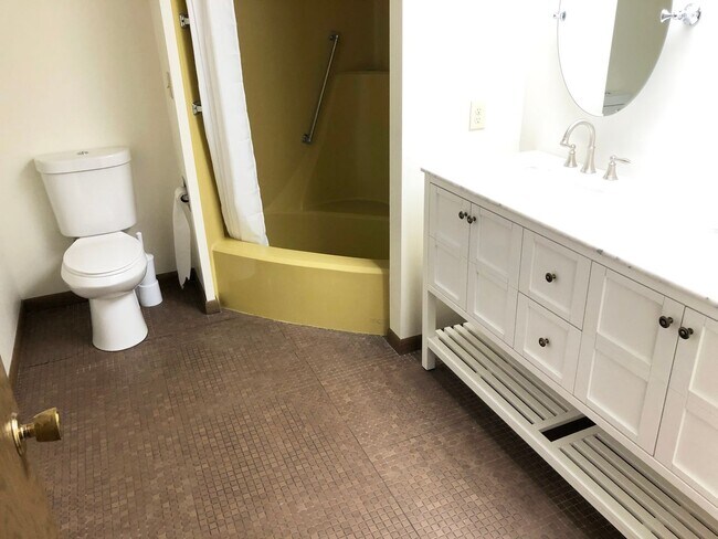 Building Photo - Recently Renovated 3-bedroom Home near Monk Botanical Gardens