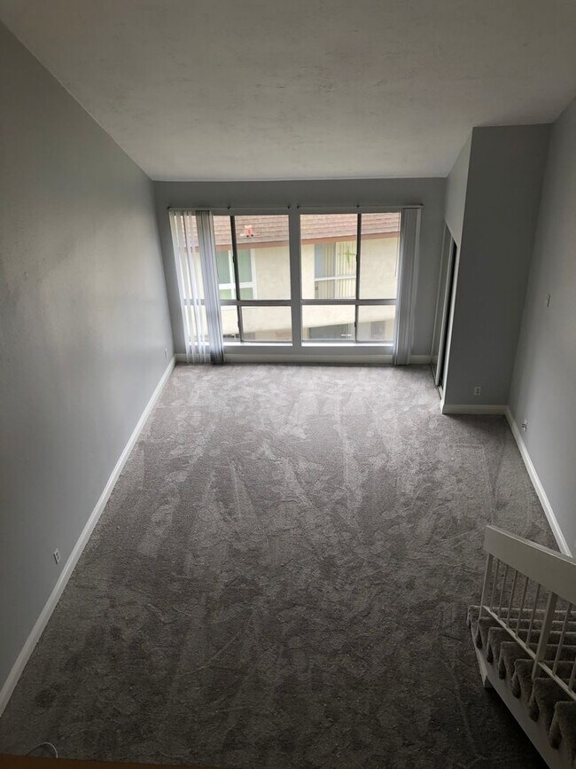 Building Photo - Mission Verde Top Floor-End Unit Loft Bedroom Condo in the Heart of Mission Valley near SnapDrago...