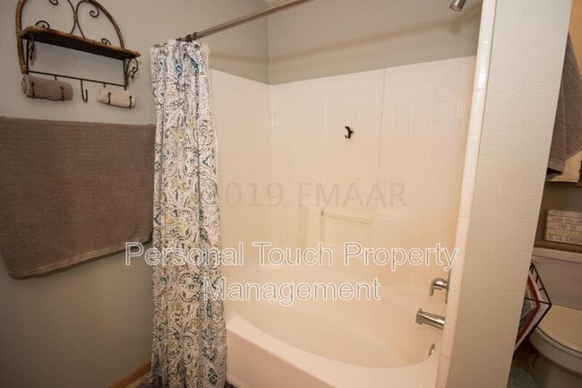 Building Photo - 1060 41st Ave W