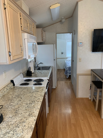 Building Photo - 2580 NE Indian River Dr