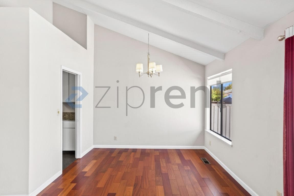 Building Photo - Unit