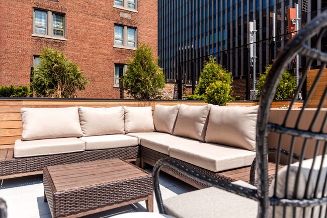 Building Photo - 41 E Adams St