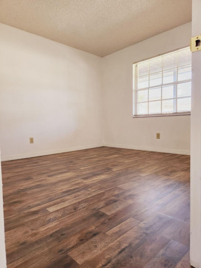 Building Photo - 3013 Sir Hamilton Cir