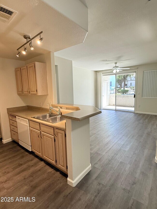 Building Photo - 11375 E Sahuaro Dr