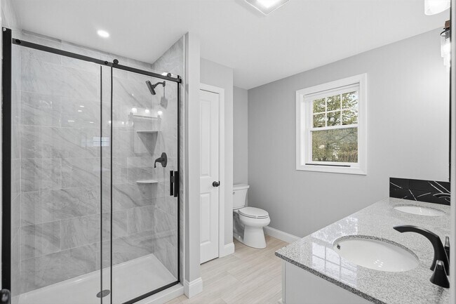 Building Photo - 24 Daytona St