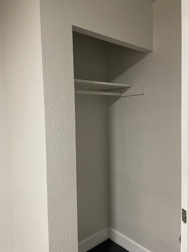 Building Photo - 423 2nd St NE