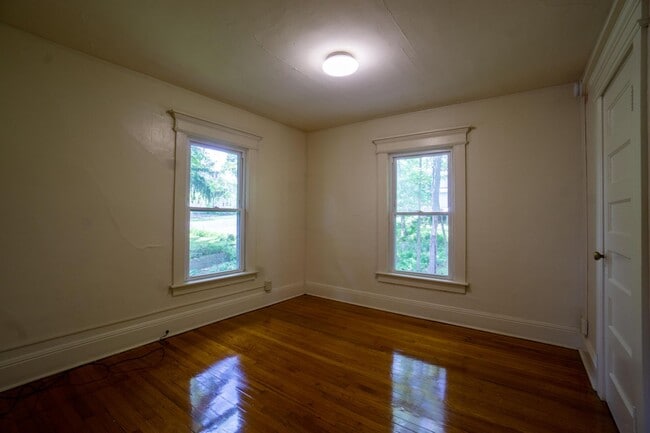 Building Photo - Single Family Home Available 6/1/26