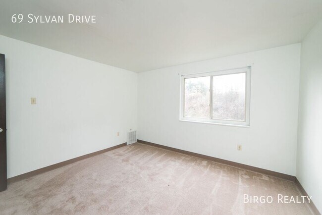 Building Photo - No Rent Payments Until January 2025 PLUS $...