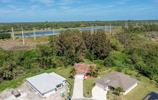 Building Photo - 6404 Las Palmas Way
