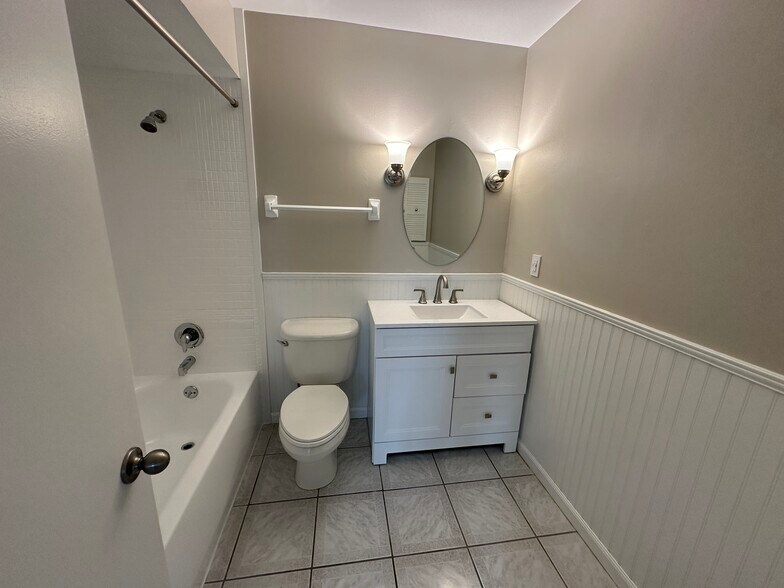 Building Photo - 6524 Voltaire Dr