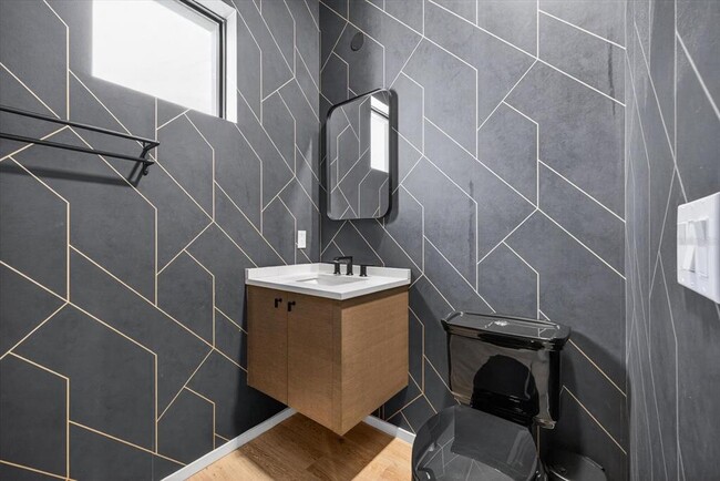 Building Photo - 94 W Davis Blvd