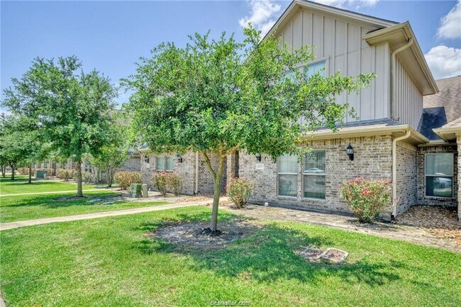 Building Photo - 3114 Claremont Dr