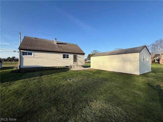 Building Photo - 2024 Delaware Dr SE