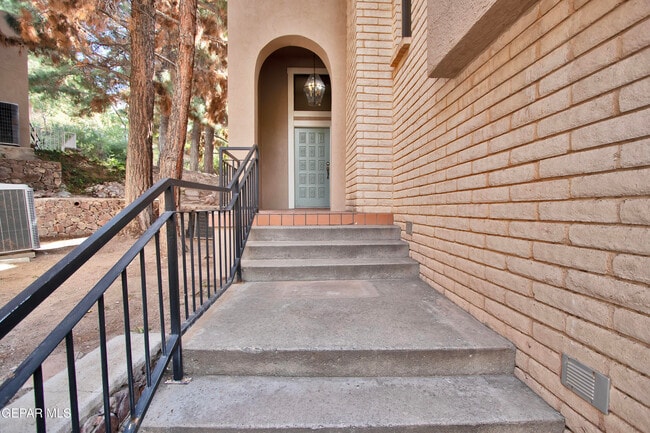 Building Photo - 5710 Mira Grande Dr