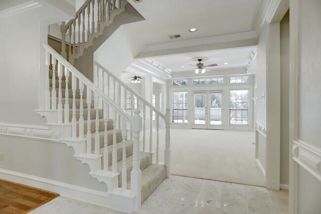 Building Photo - Beautiful 4 Bedroom 3 Bathroom Home Locate...
