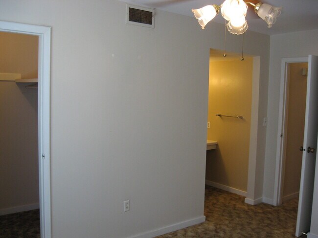 master bedroom - 2243 Hillcrest