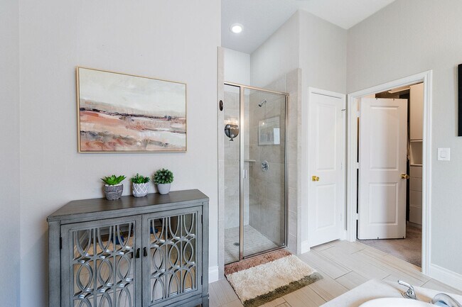Building Photo - 104 Indian Paintbrush Trl