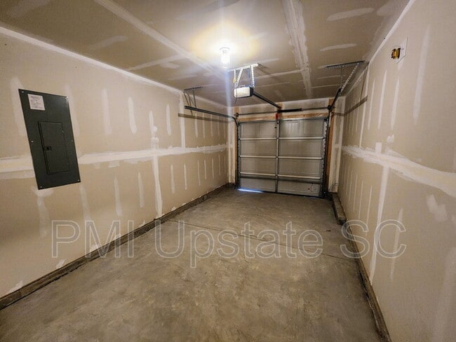 Building Photo - 810 Sandbach Rd