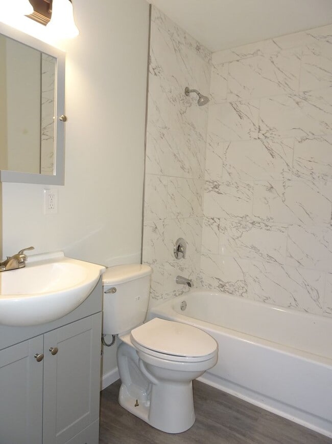 Building Photo - Completed Renovated Single Home for Rent i...