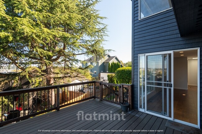 Building Photo - 4444 29th Ave W